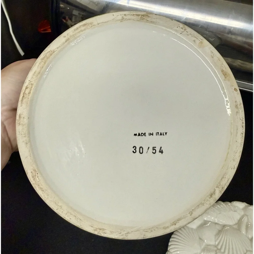 1960s Mottahedeh Italy Embossed Creamware Casserole Bowl with Sea Shell Lid #30